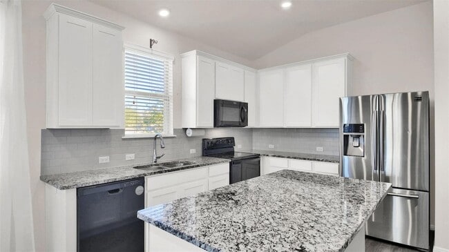 Building Photo - 19032 Quebrada Dr