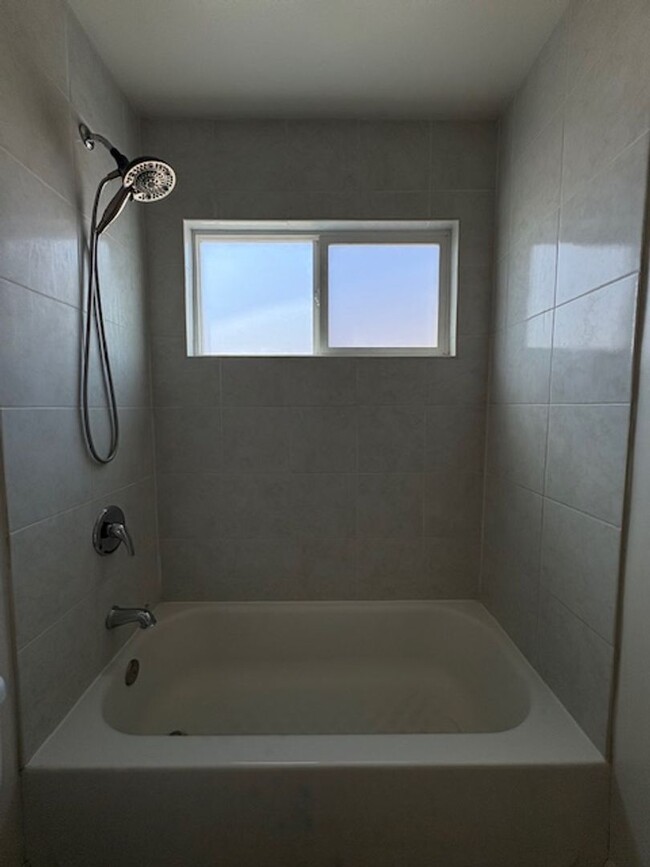 Building Photo - La Mar 4-Plex (25280) (DD)