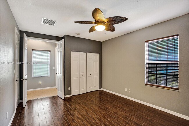 Building Photo - 2057 SE Avon Park Dr