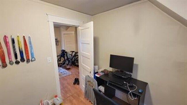 Building Photo - 617 E 8th St