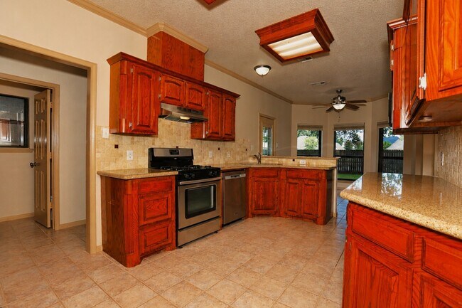 Building Photo - 112 Portulaca St