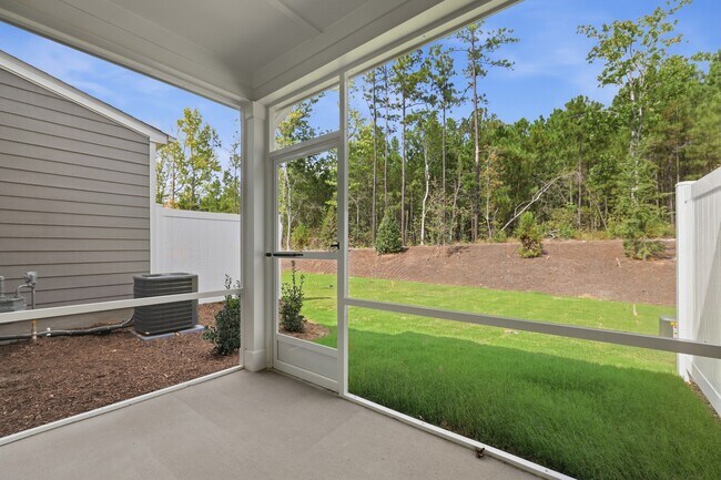 Building Photo - 216 Deercroft Dr