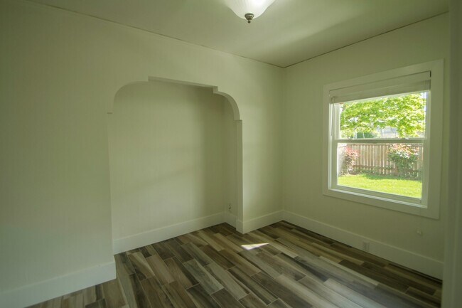 Building Photo - Cute as a Button Roosevelt Craftsman - Available Now!