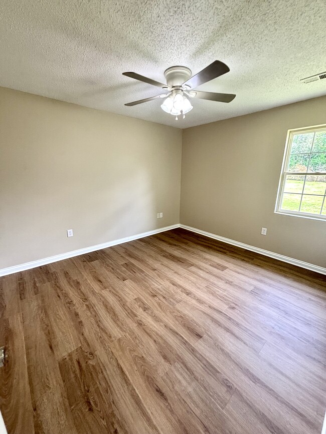 Building Photo - 5317 Beechwood Dr