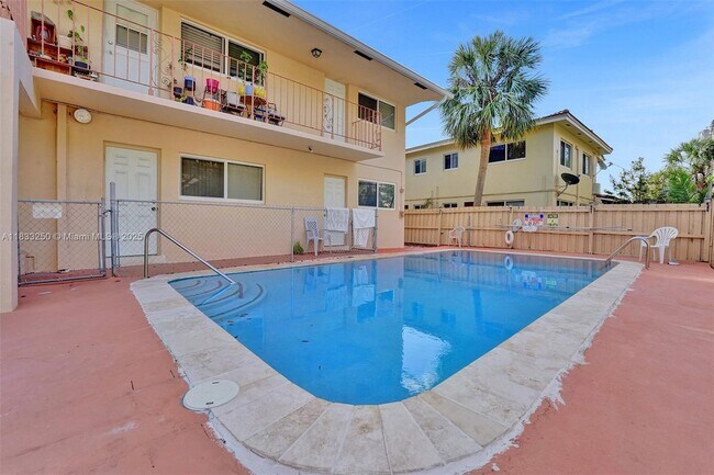Building Photo - 2909 Middle River Dr
