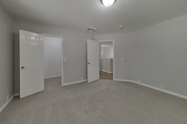 Building Photo - 2744 Woodspring Forest Dr