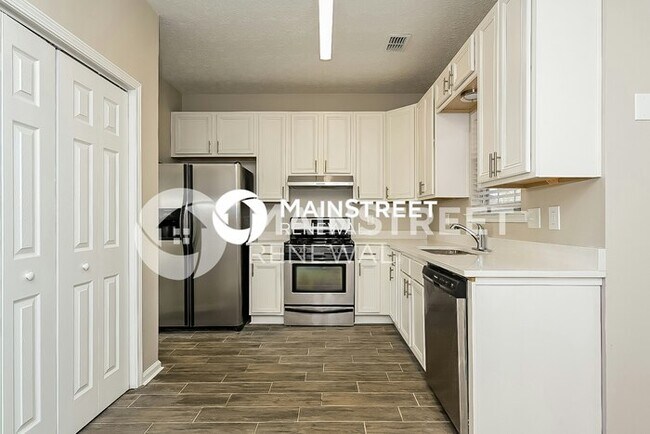 Building Photo - 3 Bedroom Pet-Friendly Home in ELLENWOOD, GA with Main Street Renewal