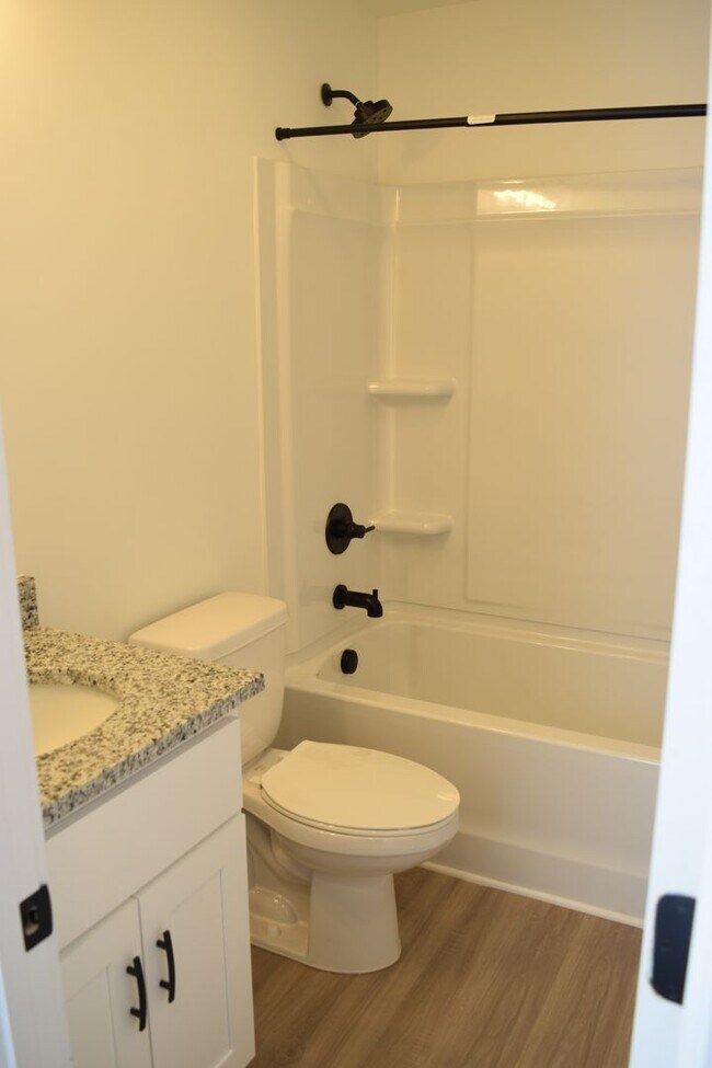 Building Photo - Prime Location! 3BR Townhome with 2.5 Baths