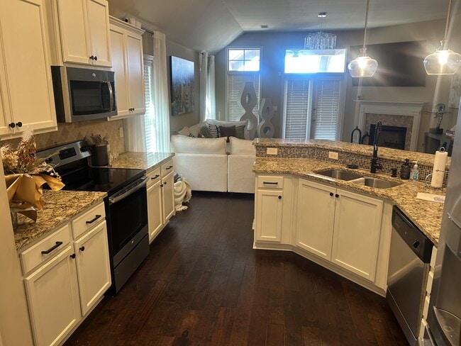 Building Photo - 9017 Autumnbrooke Way