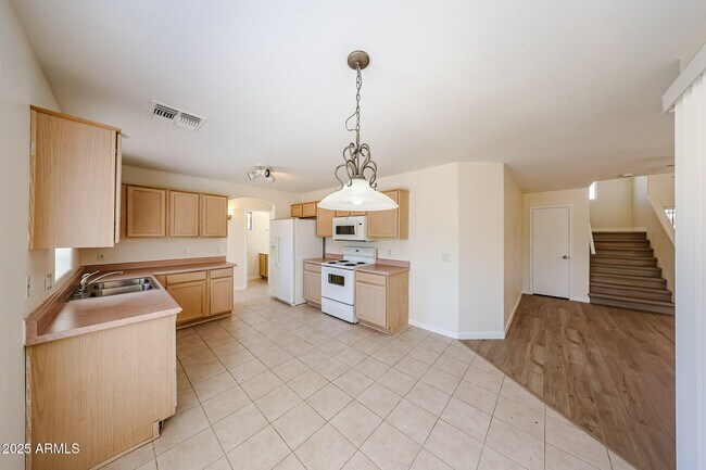 Building Photo - 7315 W Fleetwood Ln