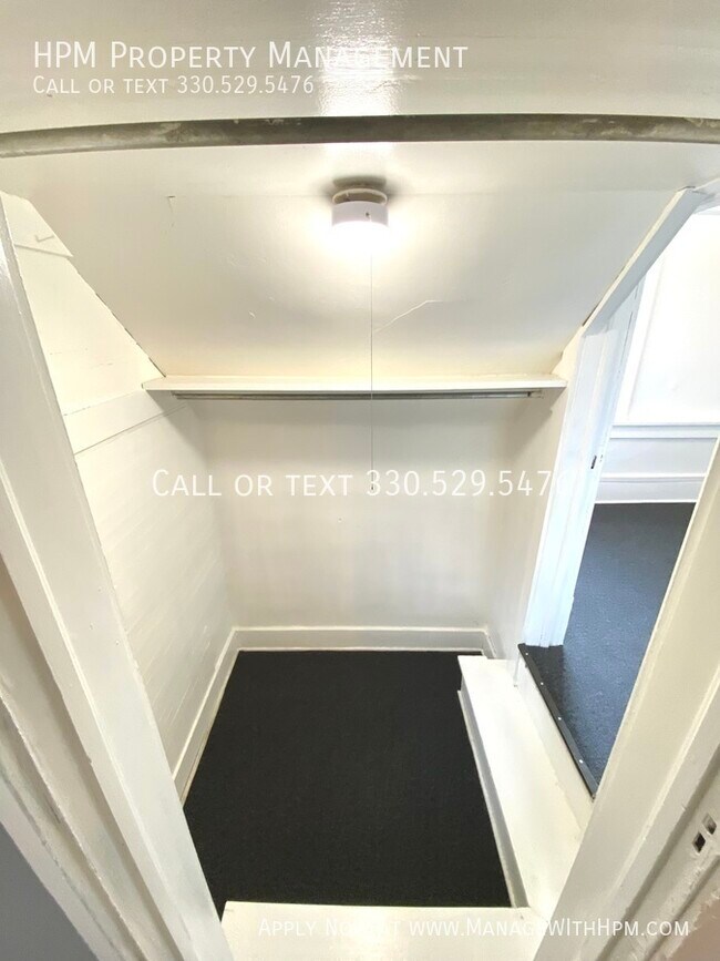 Building Photo - 1415 Yale Ave NW
