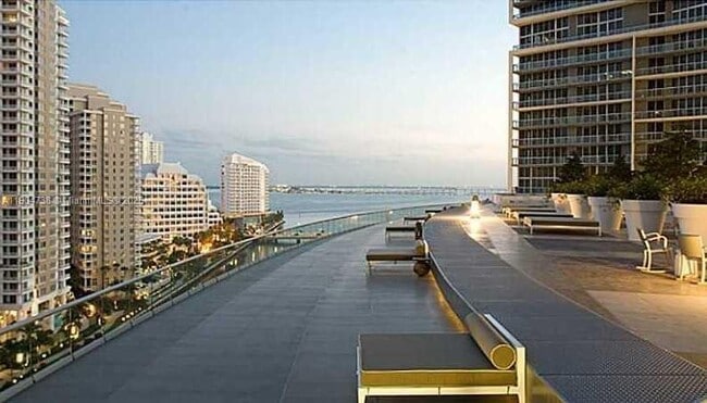 Building Photo - 475 Brickell Ave