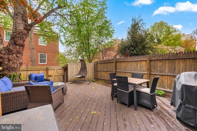 Building Photo - 1136 Pine Hill Rd