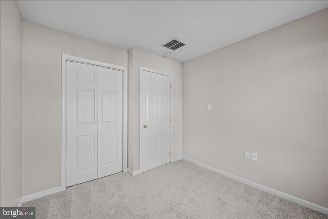 Building Photo - 27 Fiser Ln