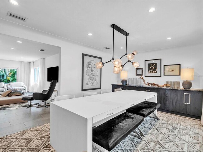 Building Photo - 4021 21st Ave N