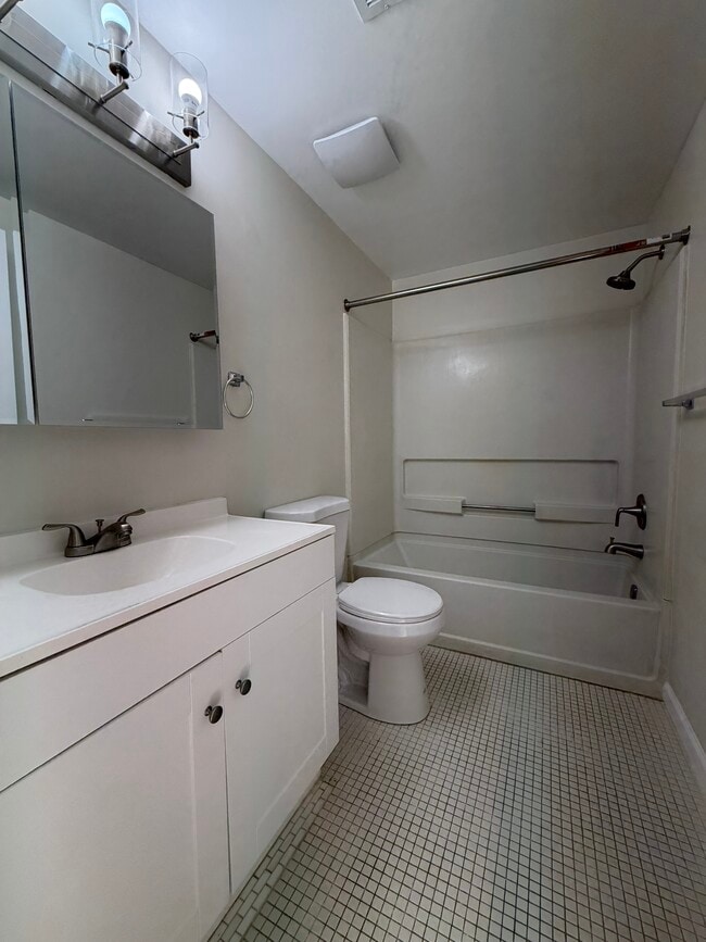 Building Photo - 1109 South St