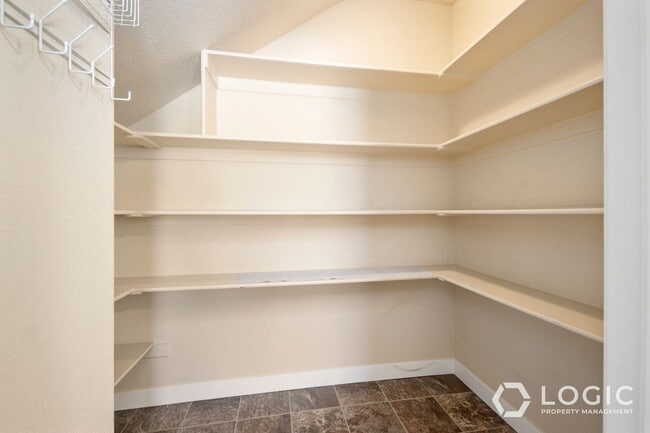 Building Photo - Grand Unit in Salt Lake City!