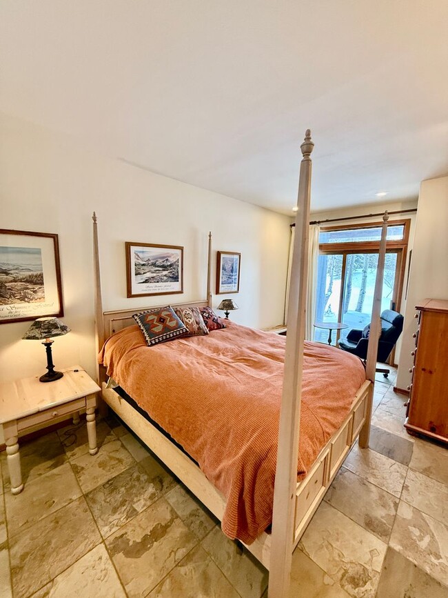 Building Photo - Snowcreek V – Stunning 4 Bed, 3 Bath Corner Unit