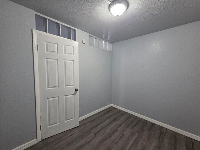 Building Photo - 706 W Dixie Ave