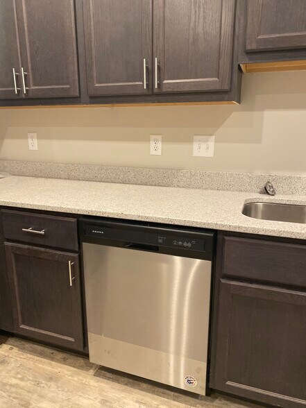 Building Photo - 950 Commercial St