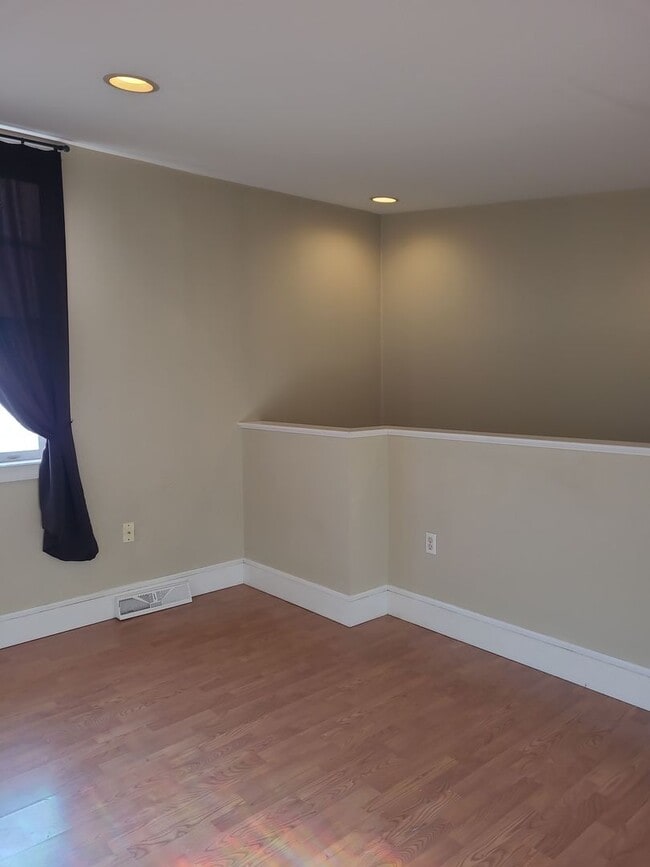 Building Photo - 3 N Washington St