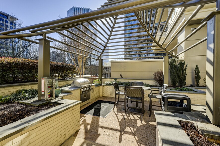 Building Photo - 3334 Peachtree Rd NE