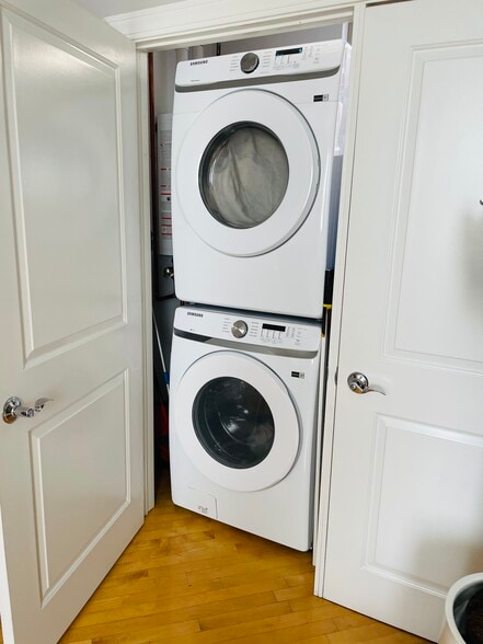 In unit Laundry - 1618 S Washtenaw Ave