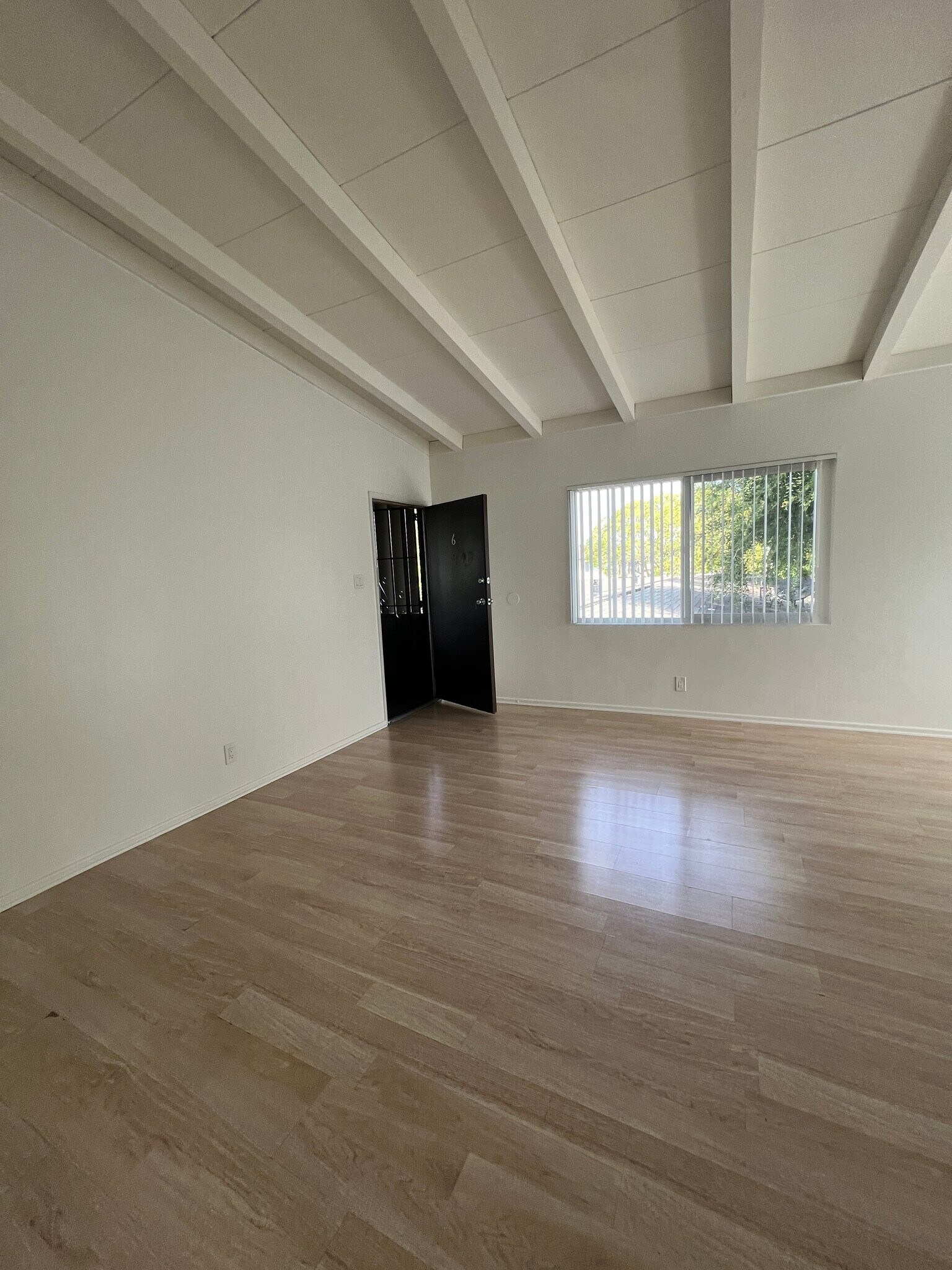 Building Photo - 1102 W Broadway