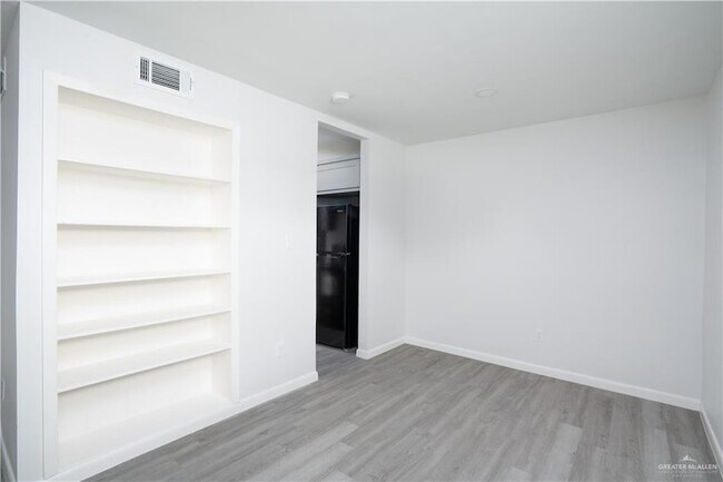 Building Photo - 1107 Shasta Ave W