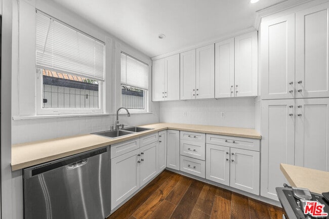 Building Photo - 369 S Virgil Ave