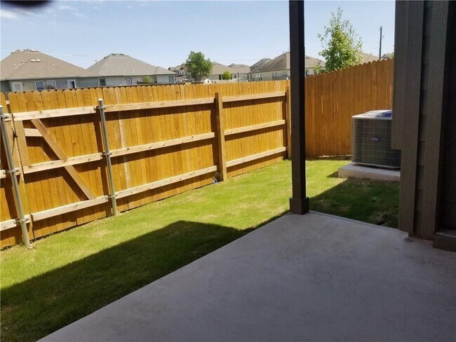 Building Photo - 2880 Donnell Dr