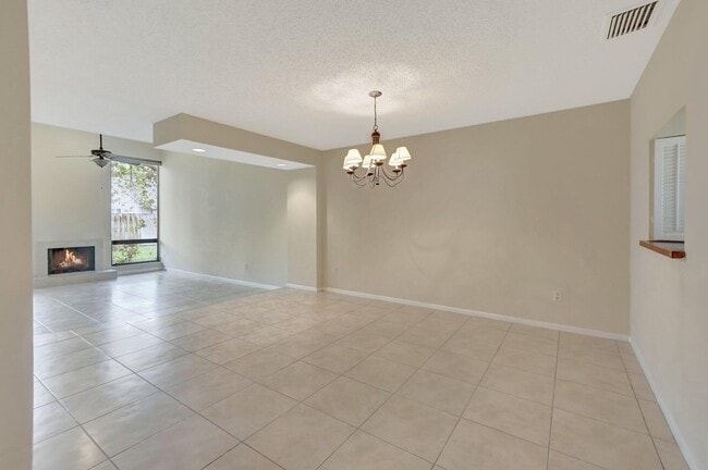 Building Photo - 6732 Canary Palm Cir