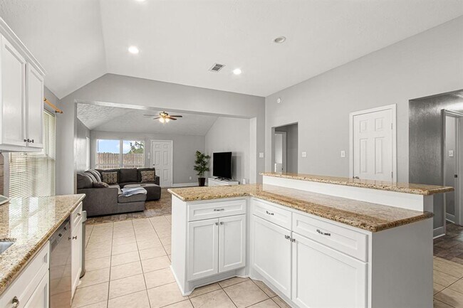 Building Photo - 20314 Pomegranate Ln