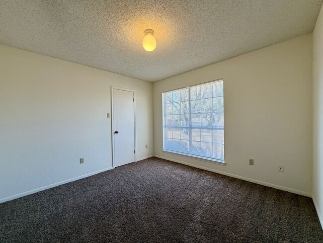 Building Photo - Duplex