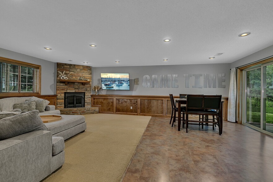 Building Photo - 1419 Hillside Ct