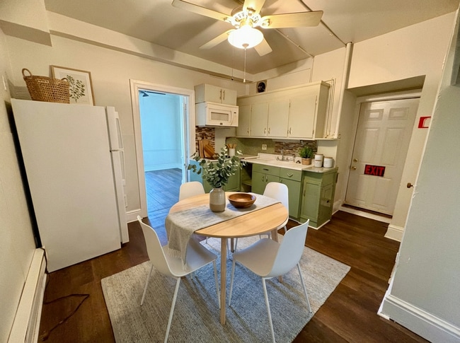 Building Photo - 1369 W Market St