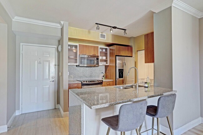 Building Photo - 630 S Sapodilla Ave