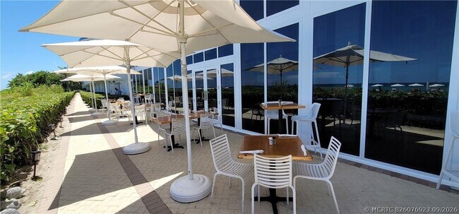 Building Photo - 15901 Collins Ave