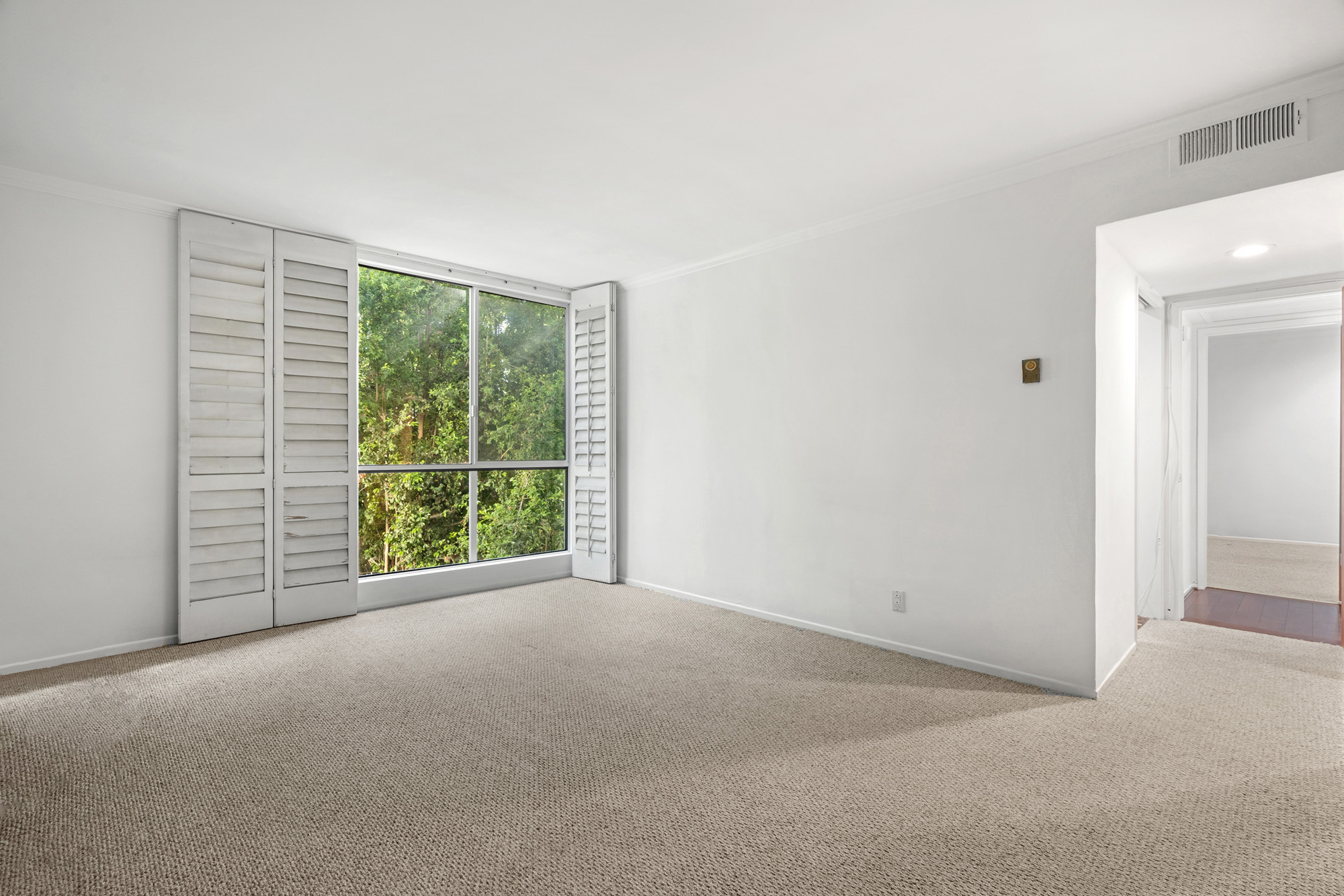 Building Photo - 1010 N Kings Rd