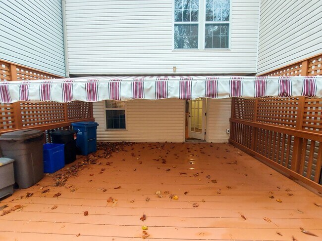 Building Photo - Charming and Updated 3BR/2.5BTH townhome in desirable Germantown, MD