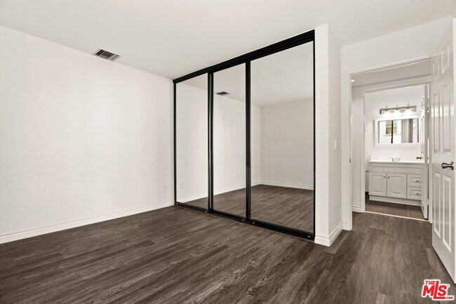 Building Photo - 1950 Rodney Dr