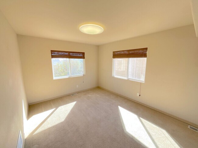 Building Photo - 4 Bedroom Home Available Near Barnes Rd & Peterson Rd!