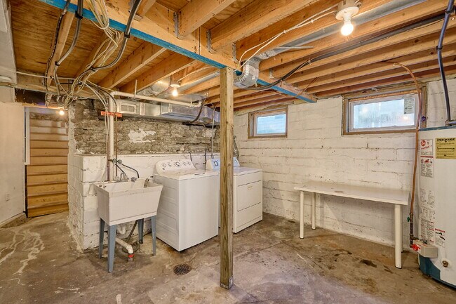 Building Photo - Charming 3-Bed Duplex in Minneapolis