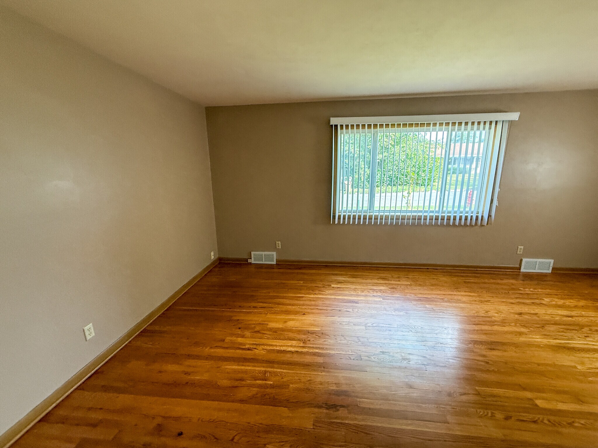 Building Photo - 426 Rushmore Ln