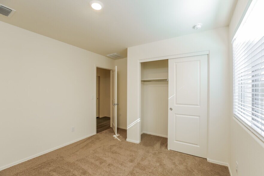 Building Photo - 25430 W Lamont Ave