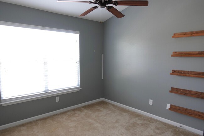 Building Photo - 202 Elise Dr
