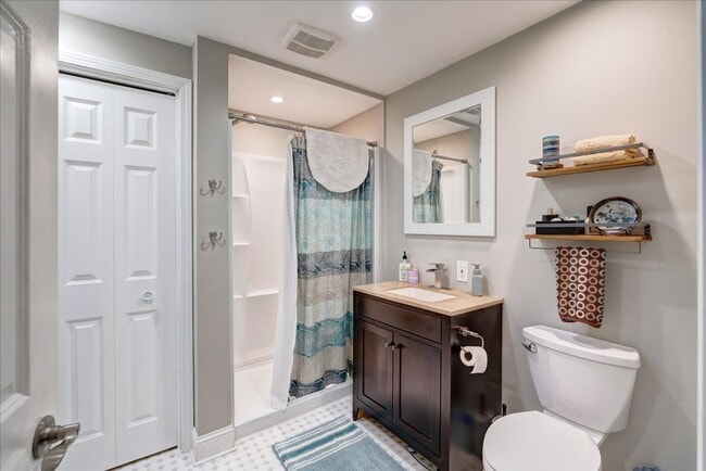 Building Photo - 5601 Russett Rd