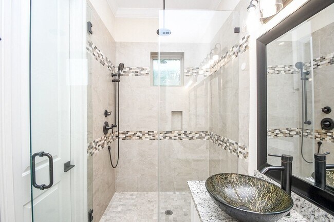 Building Photo - 710 Stanford St