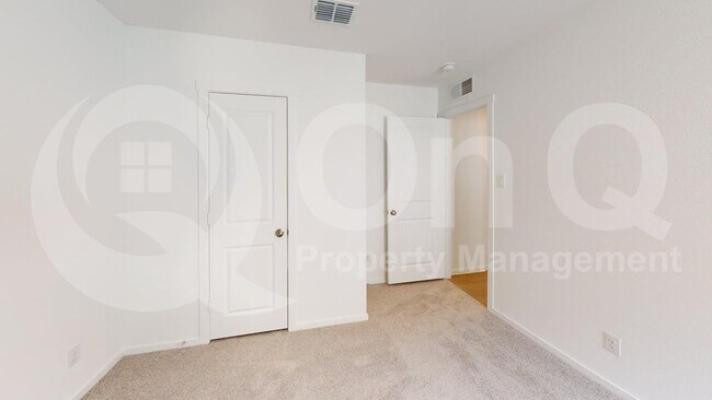 Building Photo - 1001 Raintree Rd