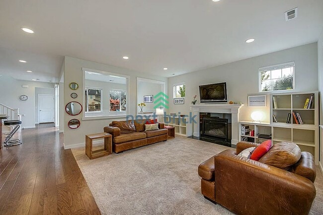 Building Photo - For Rent: 3 Bedroom, 3 Bathroom Home with Den